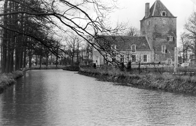 839841 Gezicht op het kasteel Walenburg (Langbroekerdijk A 29) te Nederlangbroek.